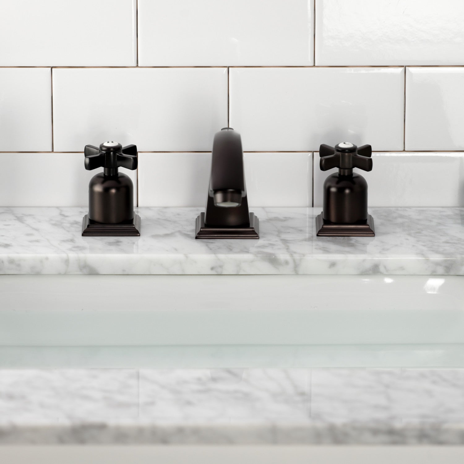 Kingston Tulare FSC4685ZX - Millennium Two-Handle 3-Hole Deck Mount Widespread Bathroom Faucet with Pop-Up Drain, Oil Rubbed Bronze — thumbnail 3